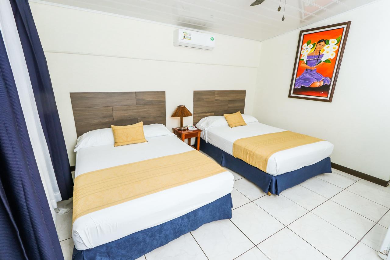 Hotel Flor Blanca Manuel Antonio Exterior foto