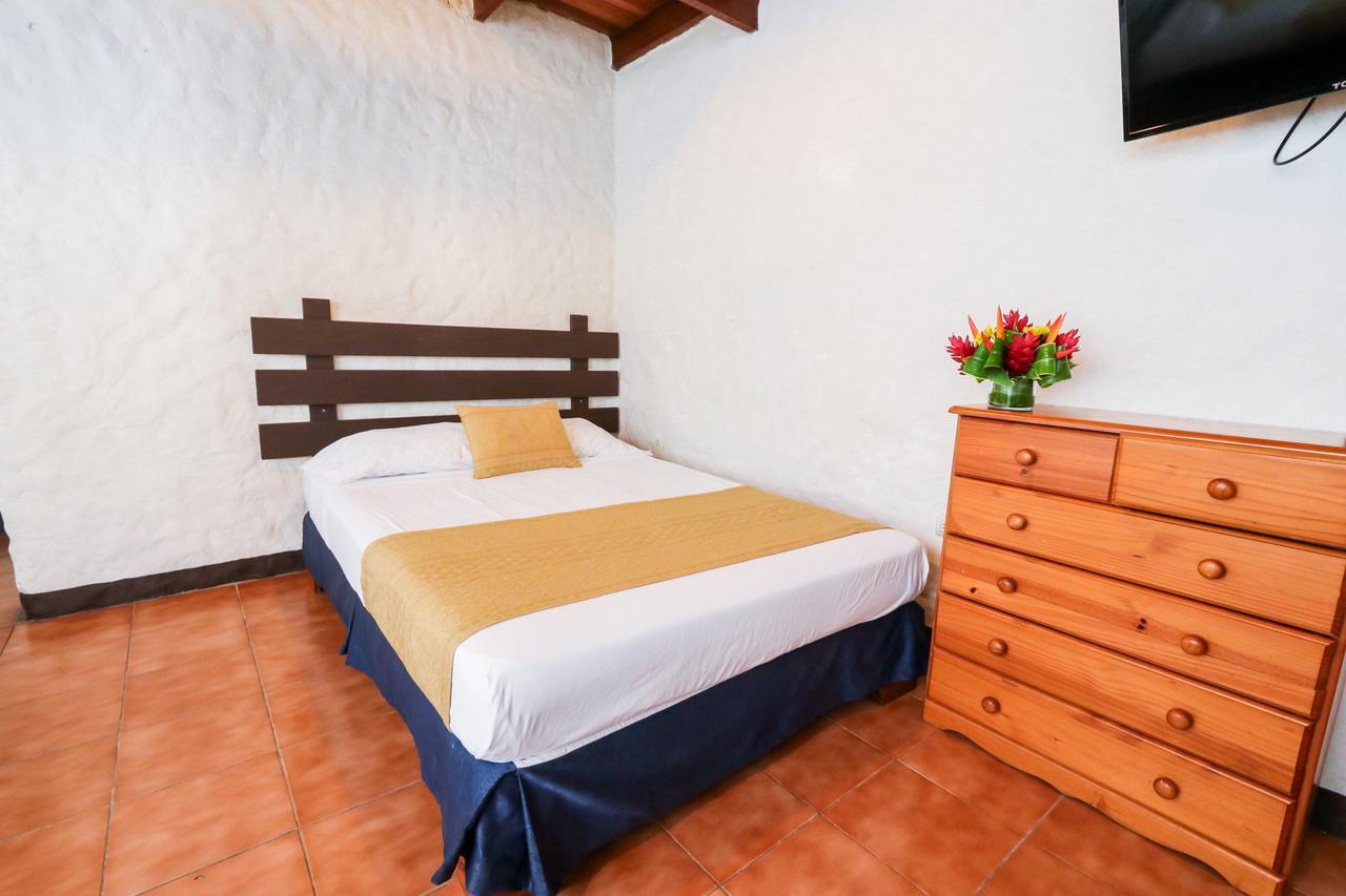 Hotel Flor Blanca Manuel Antonio Exterior foto