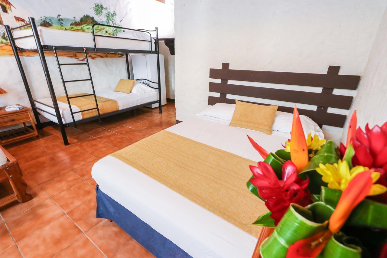 Hotel Flor Blanca Manuel Antonio Exterior foto