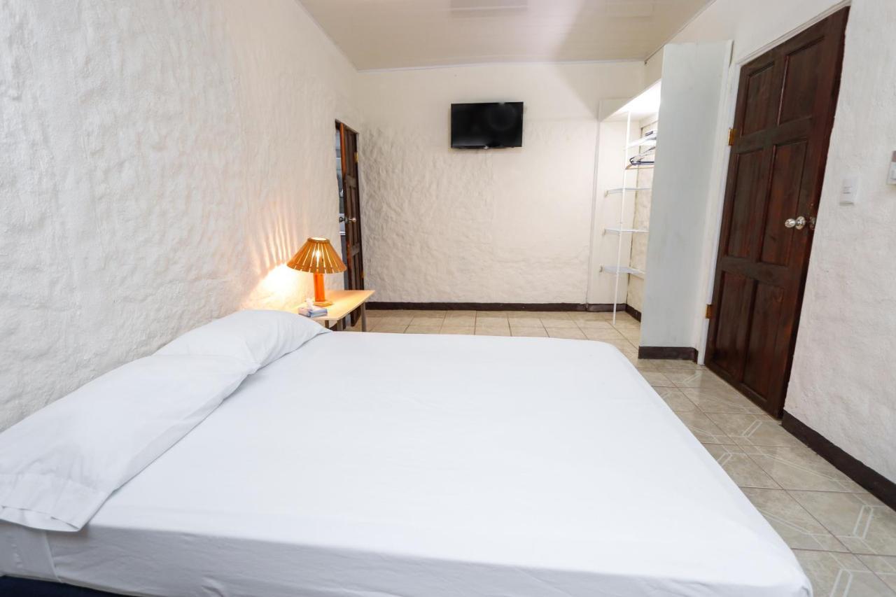 Hotel Flor Blanca Manuel Antonio Exterior foto